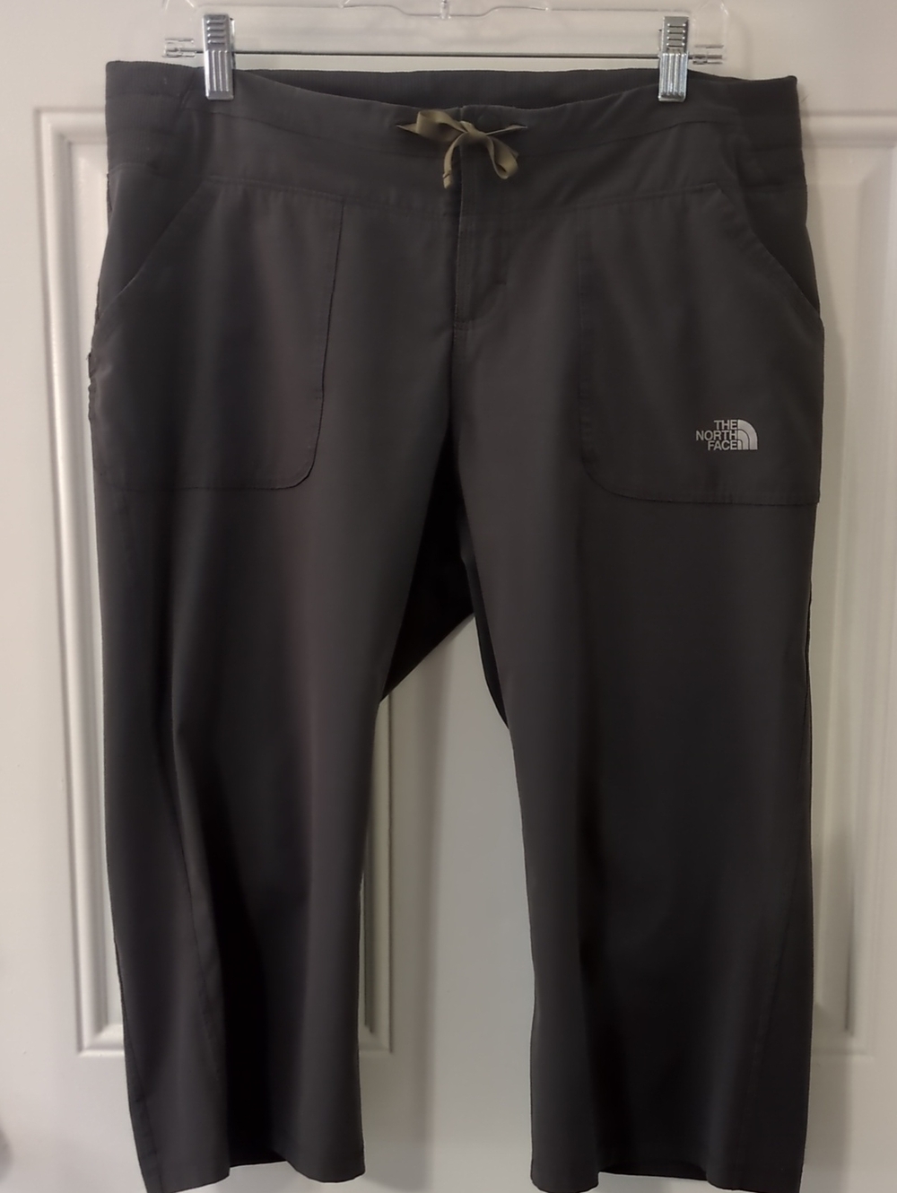 The North Face Apex Women's Cropped Charcoal Drawstring Pants